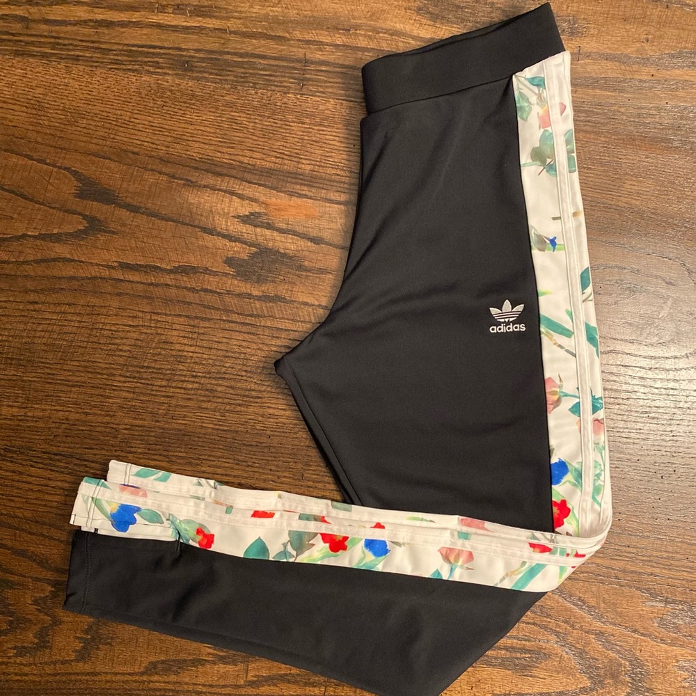 Adidas legging NEVER WORN! Floral side panel